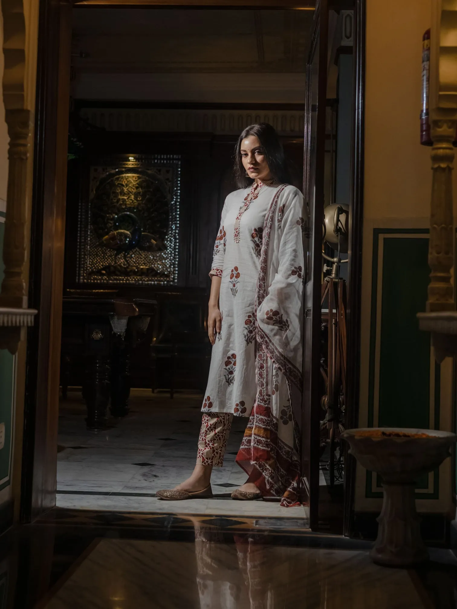 Women White Cotton Kurta Pant Set With Dupatta